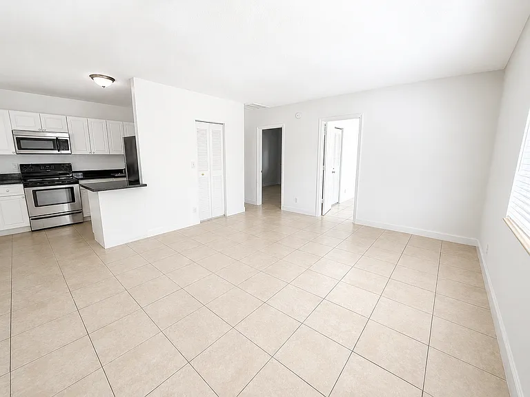 701 SW 14th Ave — Photo 14