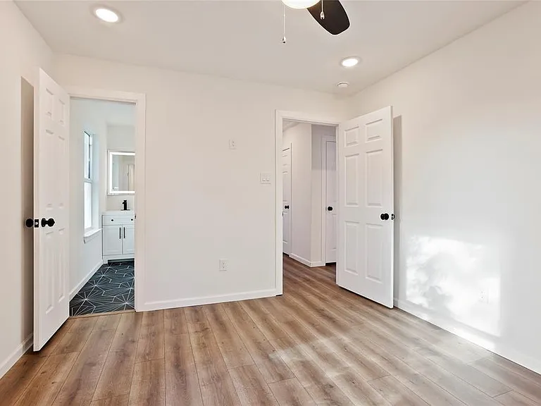 310 Delmar St #D — Photo 12