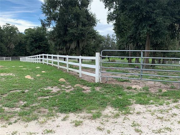3rd image of 5545 N Us Highway 17