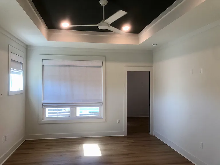 1215 E Lloyd St — Photo 8