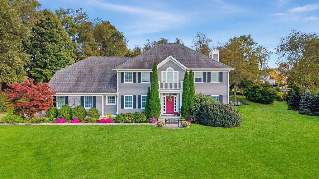 61 Watergate Dr - Property Image