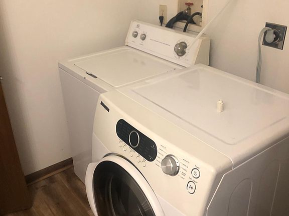 3rd image of 1231 Redbluff Dr APT C