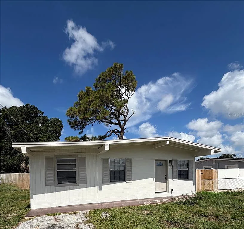 2 bed, 1.0 bath, 950 sqft, $1,875 — Photo 2