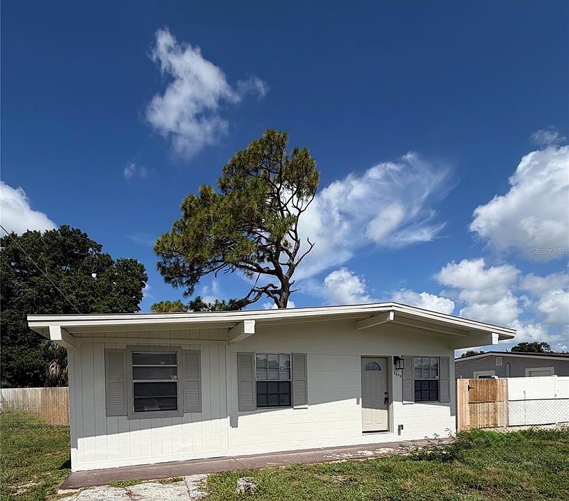 2nd image of 7508 N Thatcher Ave