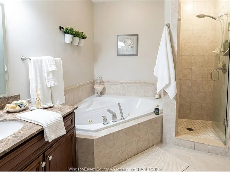 1225 Riverside Dr E #705 — Photo 9