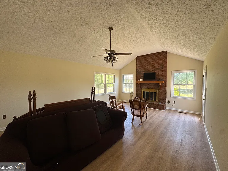 1041 Limmerick Dr — Photo 10