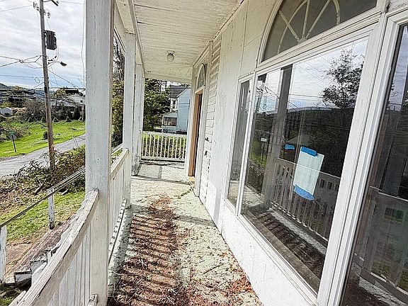 4th image of 5113 Prospect St