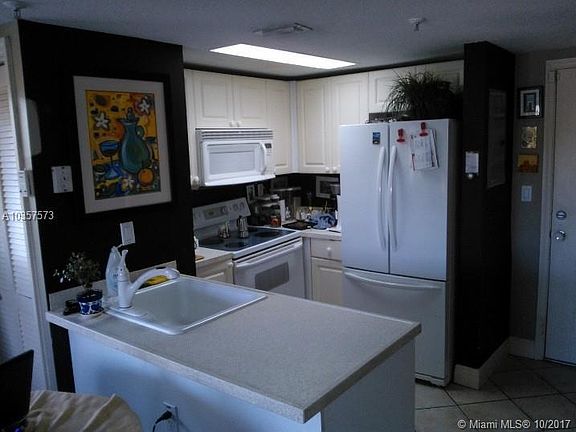 4th image of 1918 Brickell Ave APT 402