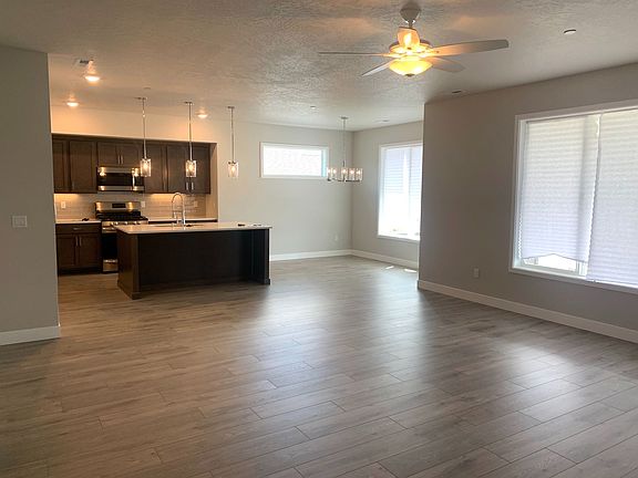 3rd image of 2539 Morris Ave