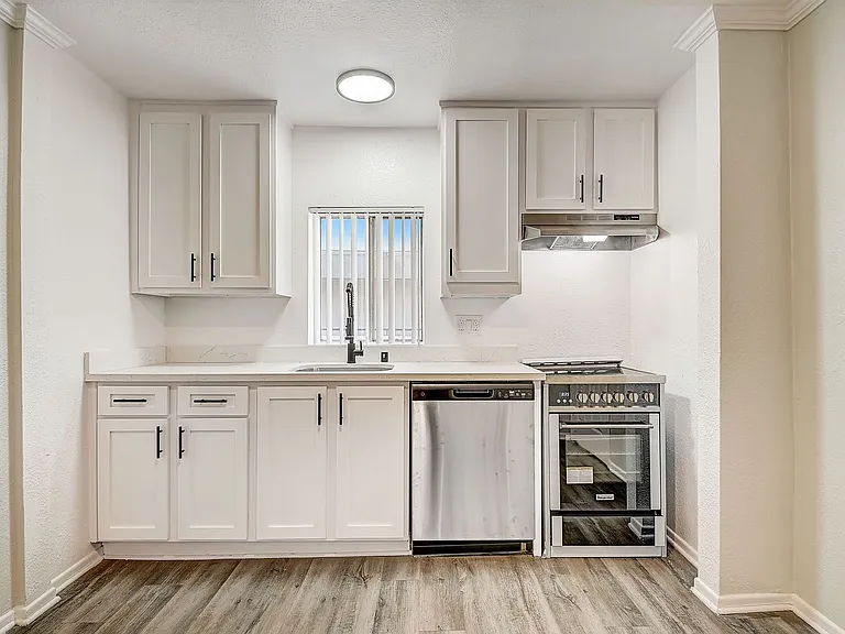 14900 Moorpark Street — Photo 9