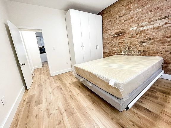 5th image of 408 W 39th St APT 2FW