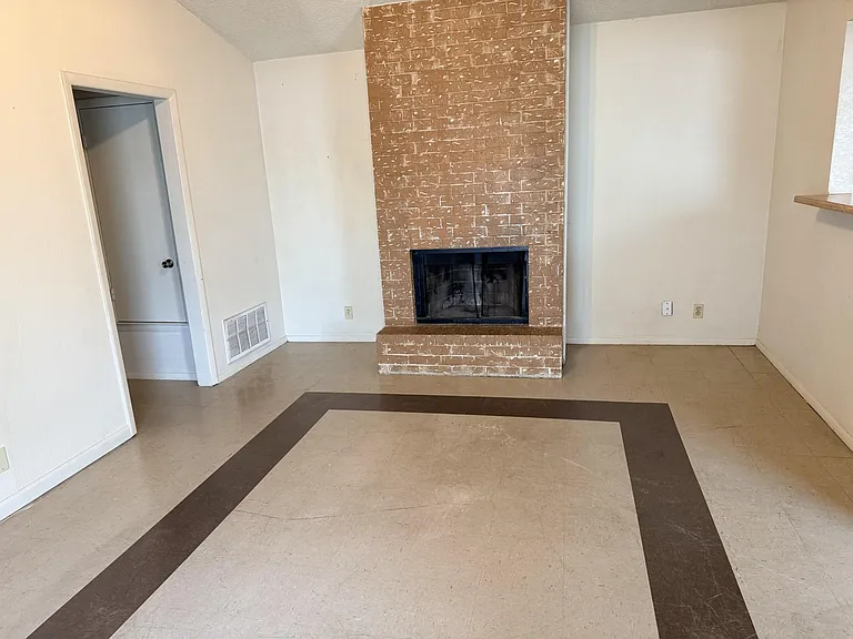 817 Lloyd Ln #A — Photo 2