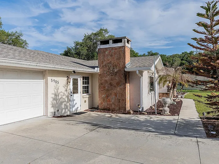 5905 Whispering Pines Rd — Photo 2