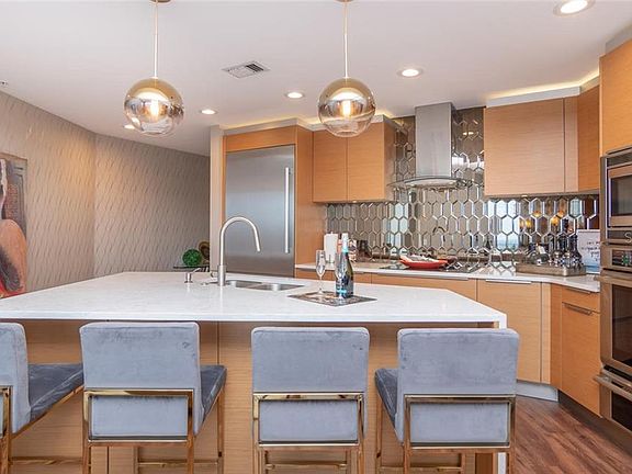 5th image of 175 1st St S APT 805