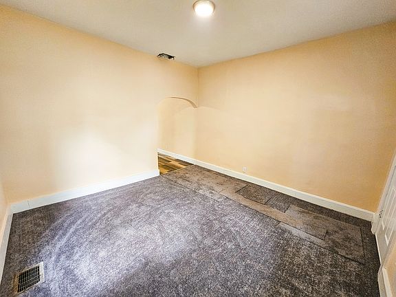 4th image of 36 N Linwood Ave
