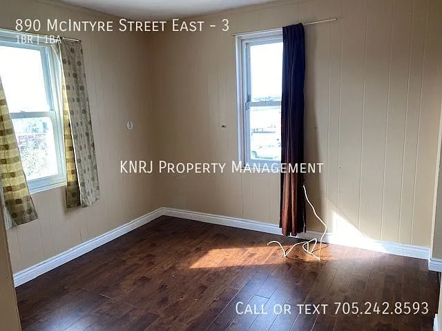 Spacious One Bedroom Plus Den Apartment — Photo 3