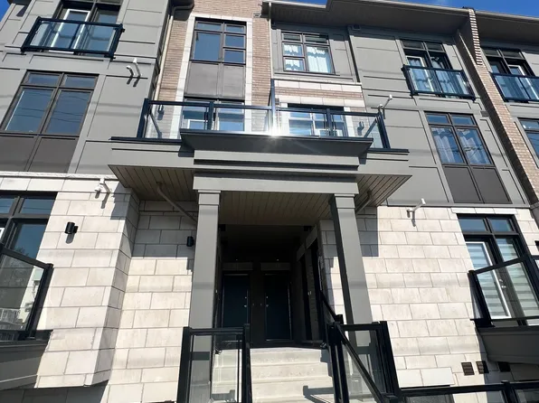 30 Halliford Pl E #208, Brampton, ON L6P 4N6