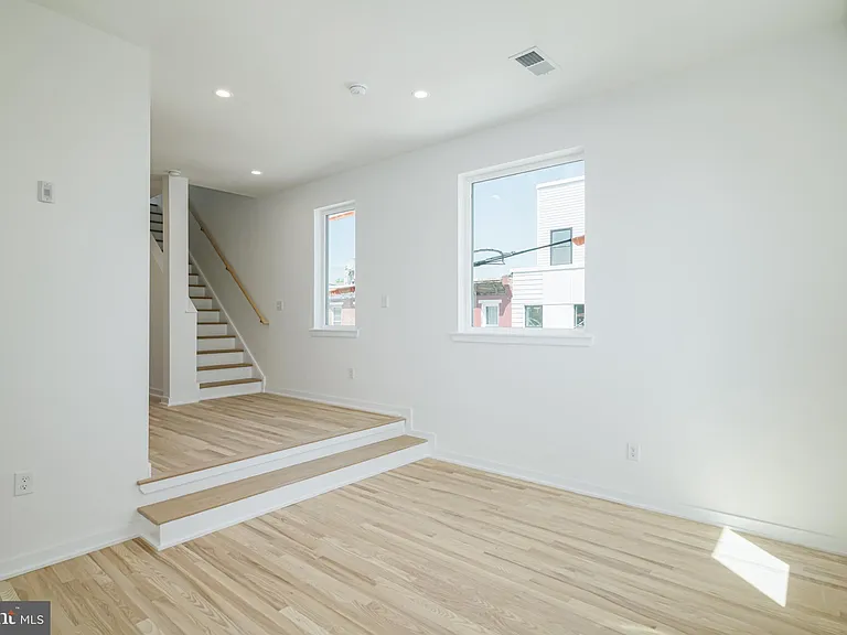 1842 E Harold St #4 — Photo 8