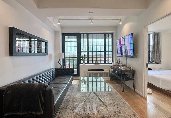 1st image of 976 Fulton St APT 2C