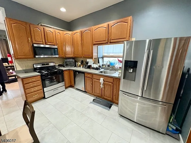 36 Franklin Ave — Photo 3