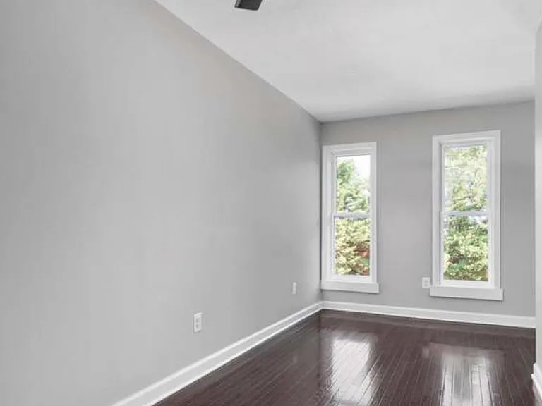 1526 Boyle St — Photo 3