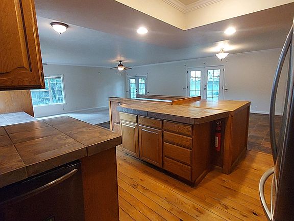 3rd image of 2276 Forest Vale Dr