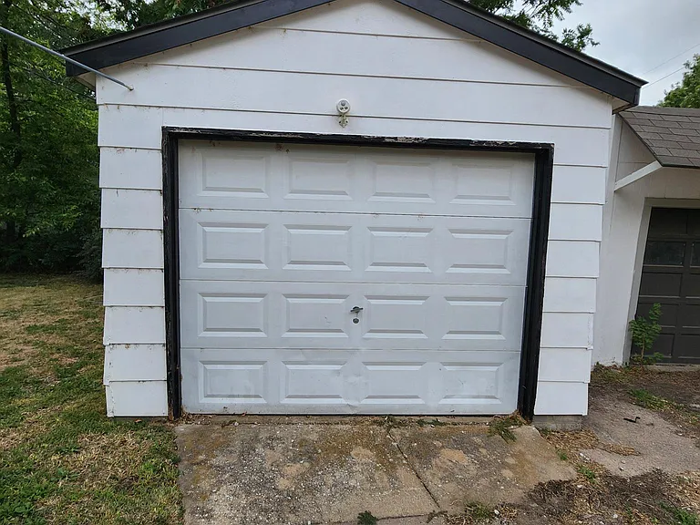 255 N Elizabeth Ave — Photo 4