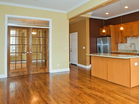 2nd image of 4824 S King Dr Unit 2S