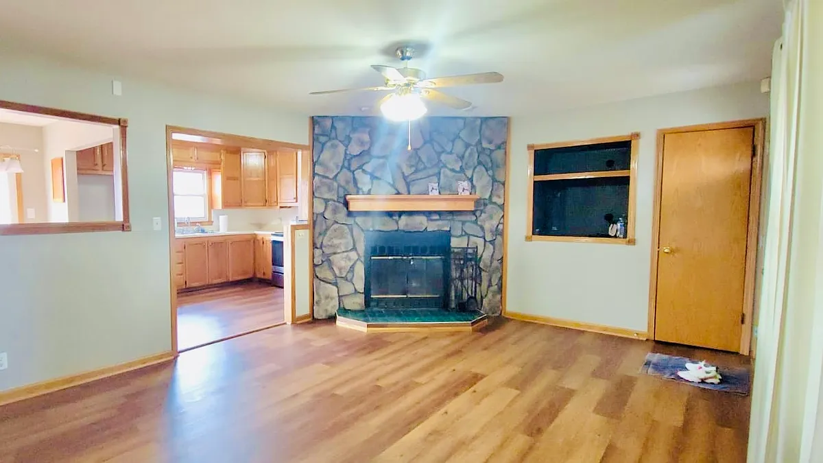 Photo 2 of 14 - 2410 S Everett St - Wichita, KS Living room - 2410 S Everett St