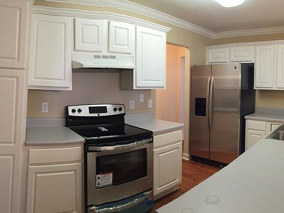 3rd image of 619 Heath Pl