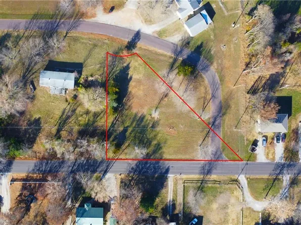 708 Southwood Dr, Sedalia, MO 65301