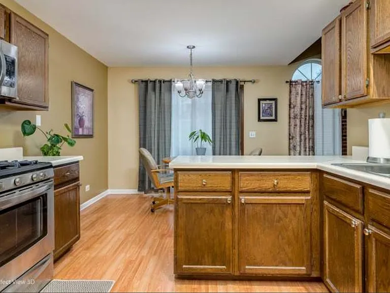 249 Brittany Dr — Photo 18