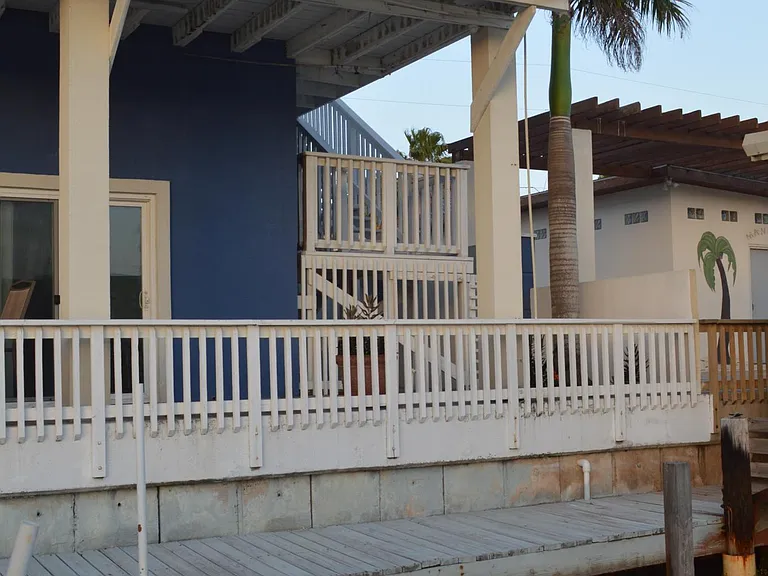 Tarpon Ave — Photo 4