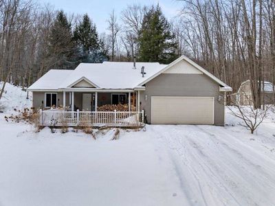 6767 Pincherry Rd, Charlevoix, MI, 49720
