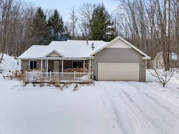 6767 Pincherry Rd, Charlevoix, MI 49720