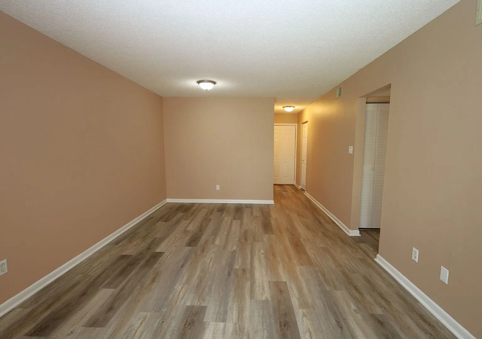 409 Pendleton Place — Photo 4