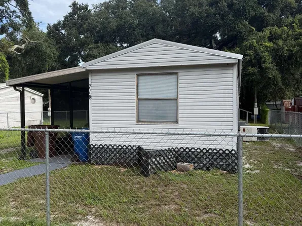 718 1st St, Polk City, FL 33868