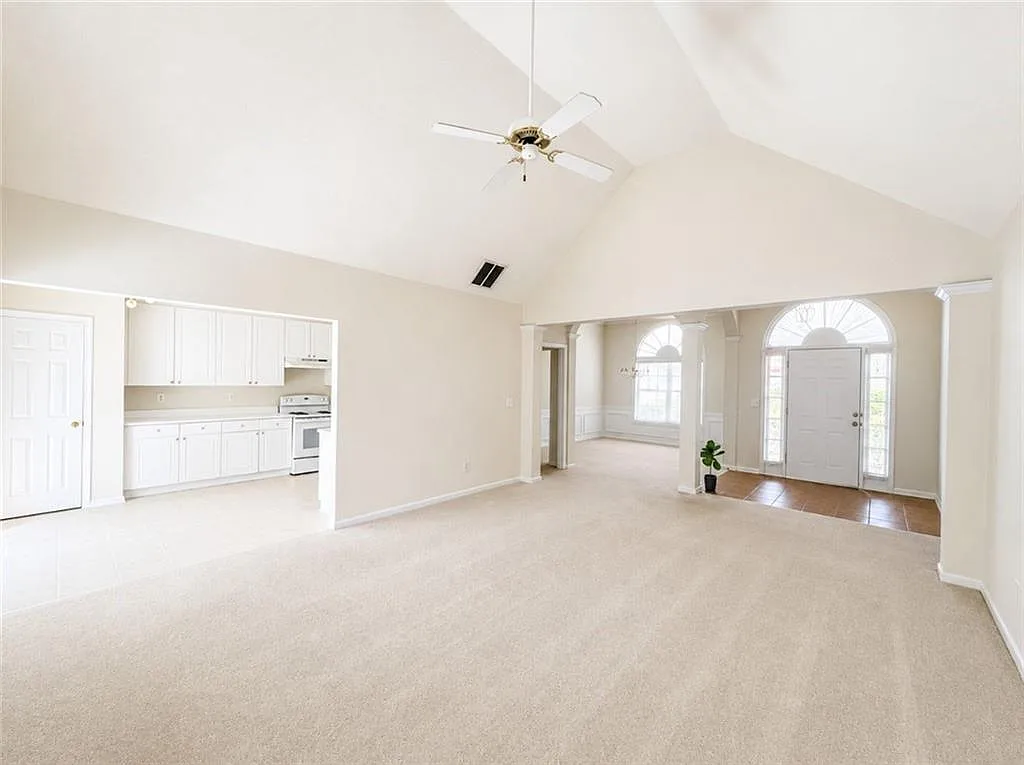 3 bed, 2.0 bath, 1722 sqft, $2,400 — Photo 4