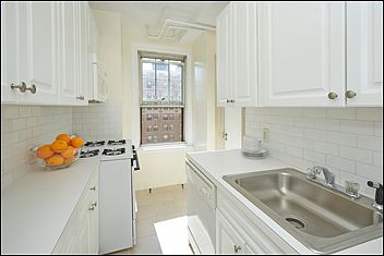 3rd image of 16 Park Ave #14D