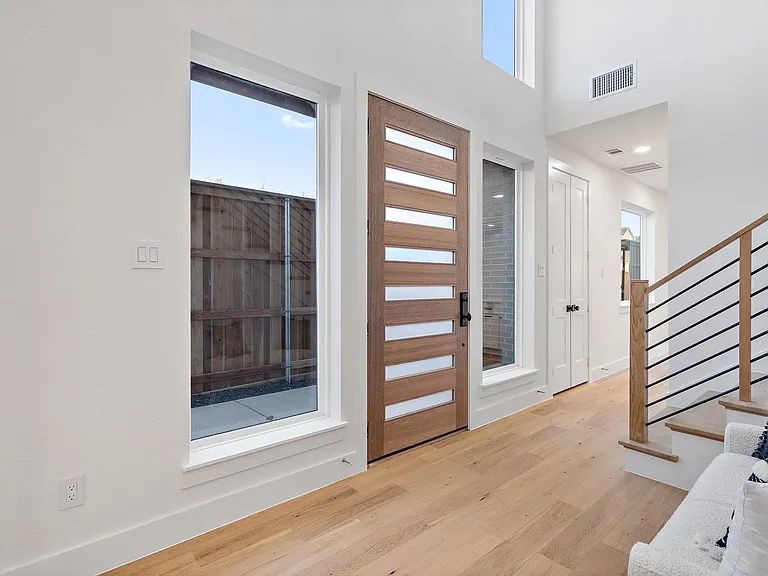 2348 Wycliff Ave — Photo 4