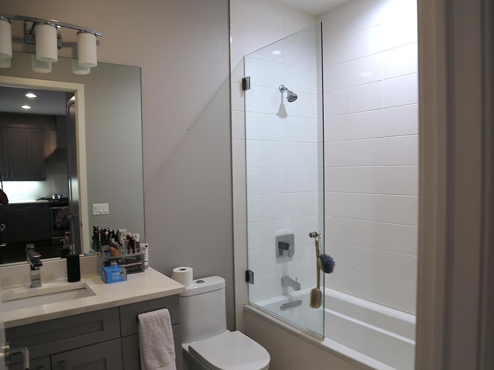 Full guest bathroom