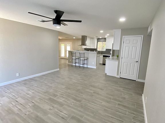 4th image of 13225 N 31st Dr