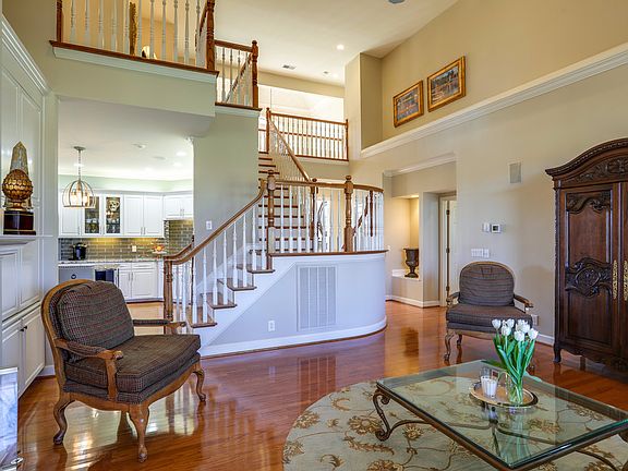 5th image of 624 Sparrow Ct