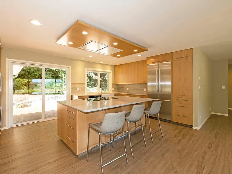 305 NE Stenman Ln — Photo 11