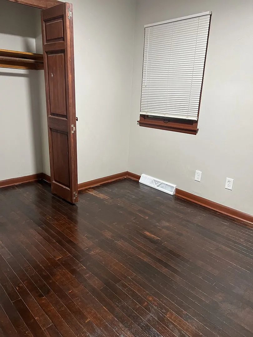 Welcome to this charming 3-bedroom, 1-bathroom home located in the heart of Indianapolis, IN — Photo 2