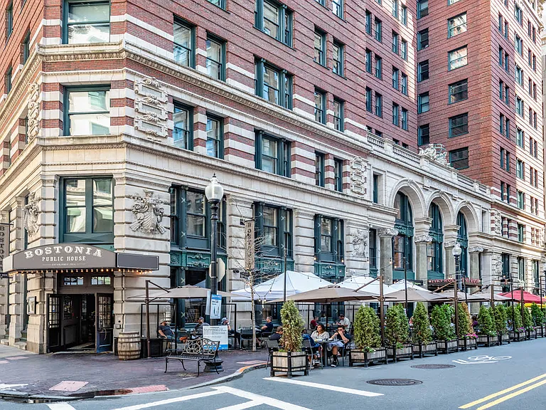 Less than a mile from Downtown Boston and dining destinations along Broad Street.