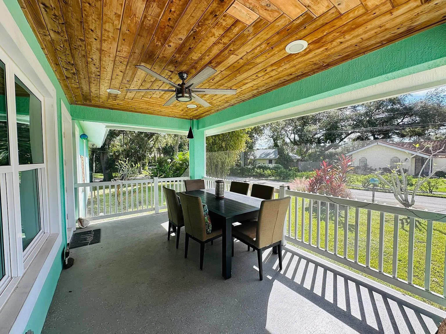 2 bed, 2.5 bath, 1916 sqft, $8,500 — Photo 2