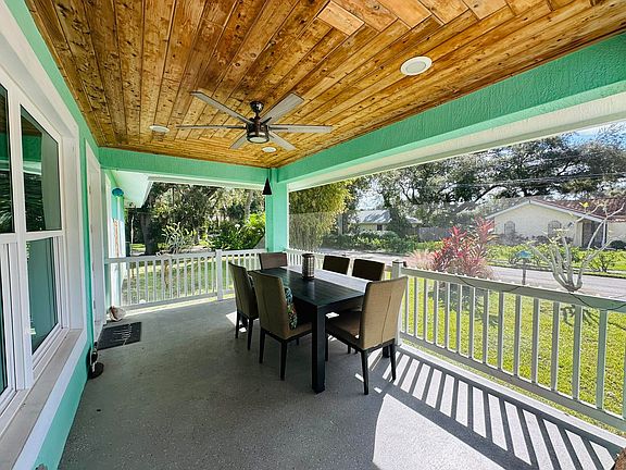 2nd image of 2415 Laurel Ln
