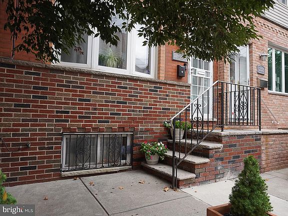 2nd image of 2321 S Woodstock St