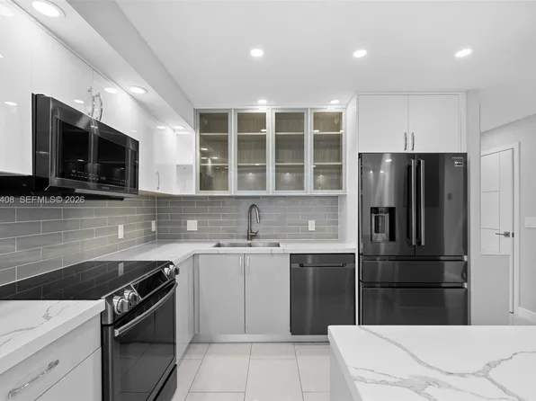 701 Three Islands Blvd APT 411, Hallandale, FL 33009